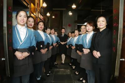 張家界秦大媽美食服務禮儀培訓 對標國際標準，提升服務質量